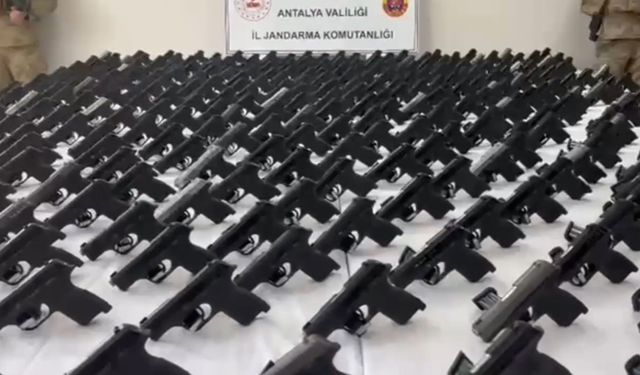 Antalya’da 393 ruhsatsız tabanca ele geçirildi