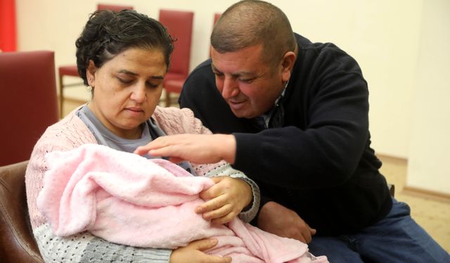 Antalya’da evlat edinen aile, bu kez koruyucu aile oldu