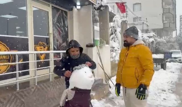Berberden kardan adama ilginç tıraş eğitimi