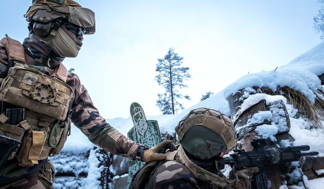 Fransa, Danimarka talebiyle Grönland tatbikatına katılıyor