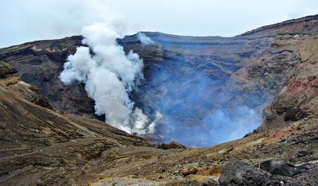 Japonya’da kayıp helikopterin enkazı Aso Yanardağı’nda bulundu