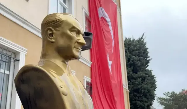 18 milyon öğrenci dersbaşı yaptı, ilk ders bayrak sevgisi