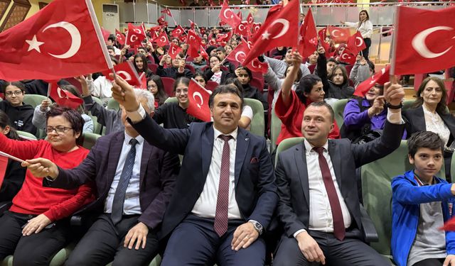Alanya’da okullarda ilk ders bayrak sevgisi oldu