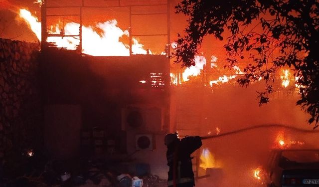 Alanya’da piknik alanındaki restoran yangında zarar gördü