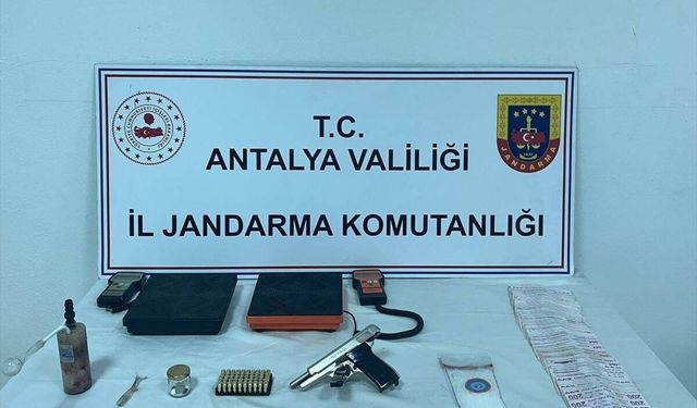 Döşemealtı’nda uyuşturucu operasyonu: 3 gözaltı