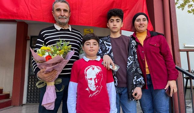 Kaş’ta lösemiyi yenen Tunç için gökyüzüne balonlar bırakıldı