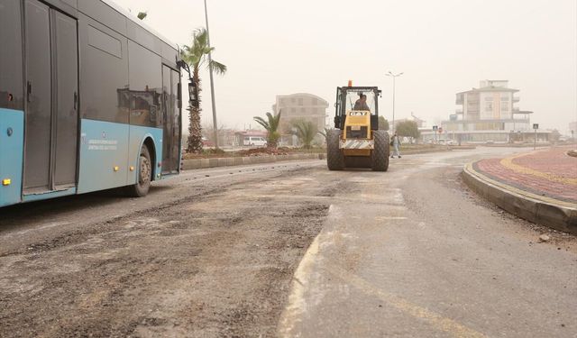 Kepez’de sağanak sonrası yollarda bakım çalışması