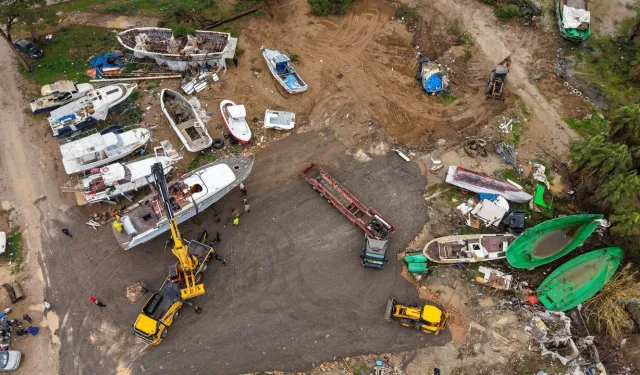 Aksu’da hortumun vurduğu bölgede temizlik başladı