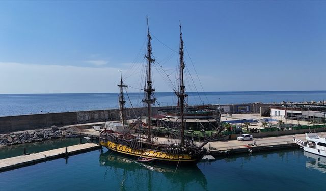 Alanya’da Shtandart replikası gemi gençlerle denizcilik öğreniyor