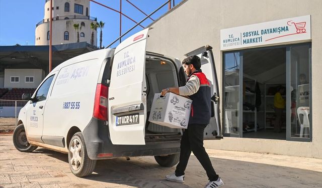 Kumluca Belediyesi 500 ramazan kolisini dağıttı