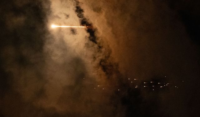 Husiler İsrail’e balistik füze saldırısı düzenledi