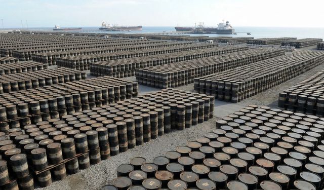 IEA, piyasaya 400 milyon varil petrol sürecek