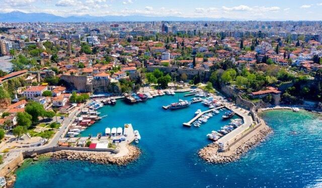 Antalya’nın en kalabalık ilçesi hangisi?