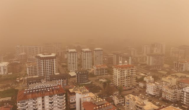 Alanya’da gökyüzü Afrika çöl tozu nedeniyle turuncuya büründü