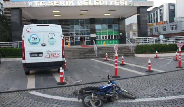 Serik’te belediyeye tüfekli saldırı: Şüpheli yakalandı