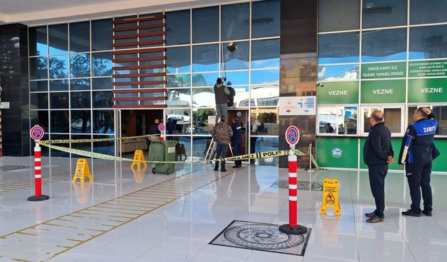Serik’te belediyeye silahlı saldırı: Şüpheli yakalandı