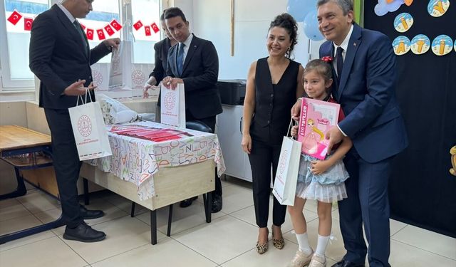 Antalya ve 3 ilde öğrenciler karne sevinci yaşadı
