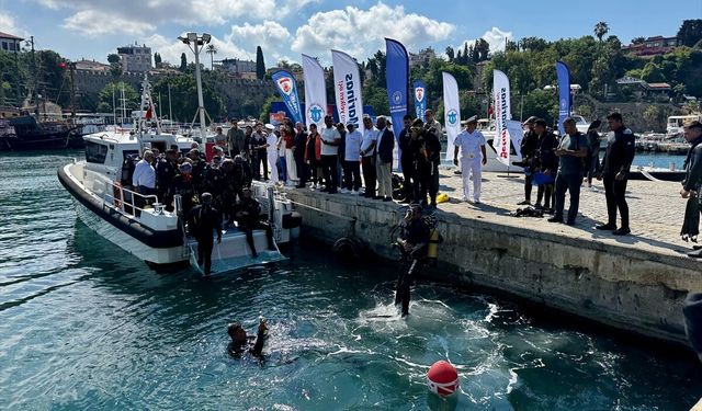 Antalya’da Dünya Çevre Günü’nde deniz dibi temizliği