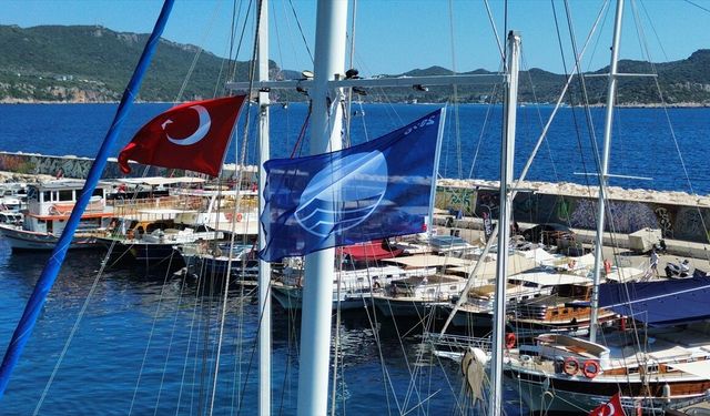 Kaş’ta 3 turizm teknesine Uluslararası Mavi Bayrak ödülü