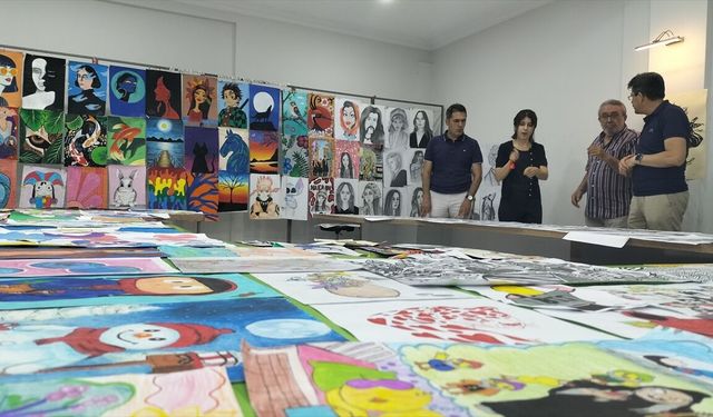 Manavgat’ta öğrencilerden çevre temalı resim sergisi