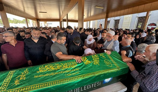Otobüs faciasında ölen baba ve oğlu Antalya’da defnedildi