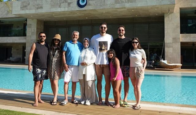 Alperen Şengün tatilini Antalya’da geçirdi