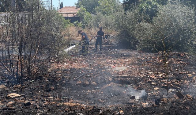 Antalya’da hurda için yakılan çekyat yangına neden oldu