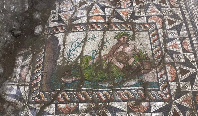 Aspendos’ta nadir görülen nehir tanrısı mozaiği bulundu