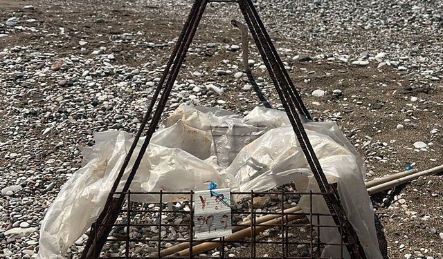 Kaplumbağa yuvasını koruyan kafesi mangal yaptılar