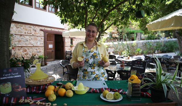 Alanya’nın coğrafi işaretli fıstıklı limonatası ilgi görüyor