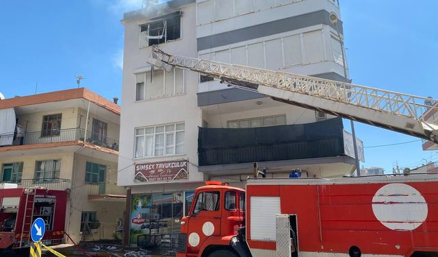 Serik’te ev yangınında 2 kişi dumandan etkilendi