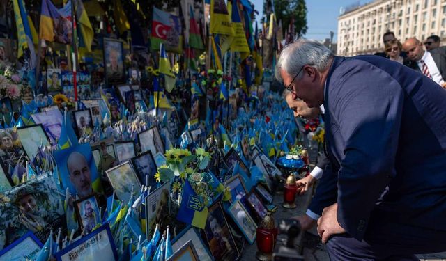 Hakan Fidan Kiev’de anma törenine katıldı