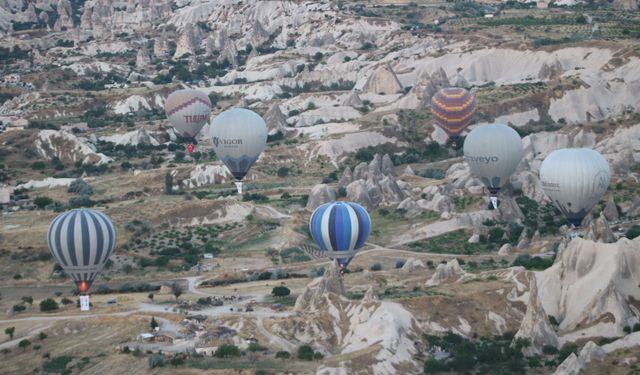 Kapadokya’da balonlar 15 Temmuz için havalandı