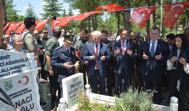 Şehit Yasin Naci Ağaroğlu kabri başında anıldı