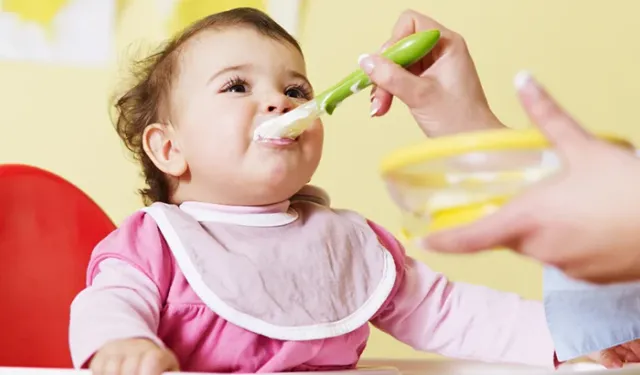 Bebek ek gıdaya ne zaman geçmeli? İlk kaşık rehberi