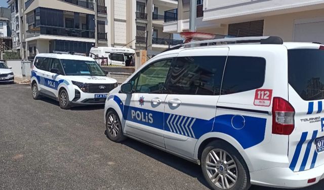 Döşemealtı’nda polis memuru evinde ölü bulundu