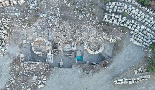 Kibyra’da Hadrianus heykeli yeniden ayağa kaldırıldı