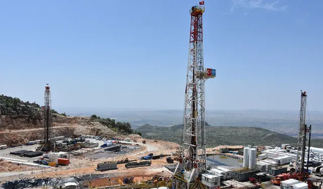 Gabar’da günlük petrol üretimi 83 bin 300 varille rekor kırdı