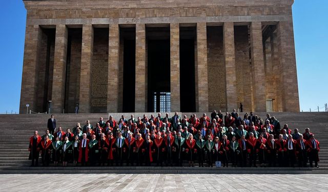 Yargıtay heyeti yeni adli yıl öncesi Anıtkabir’i ziyaret etti