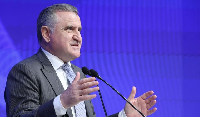Bakan Bak: Milli sporcularımızla gurur duyuyoruz
