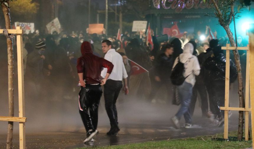 Eylemde Göğsüne Parke Taşı İsabet Eden Polis Yaralandı