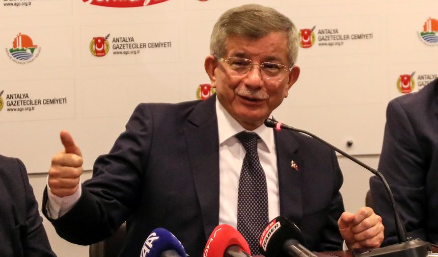 Davutoğlu: Gençleri Bırakın, Bayramı Aileleriyle Geçirsinler