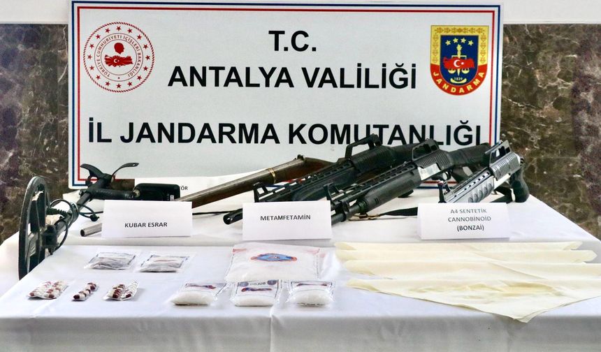 Antalya'da Suç Örgütü Operasyonuna 21 Tutuklama