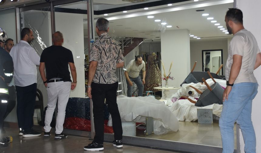 Antalya'da gelinlikçi dükkanını ateşe vermeye çalışan kişi gözaltına alındı