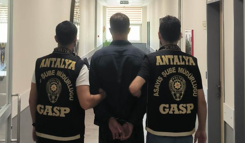 Antalya’da oyuncak tabancayla soygun girişimi