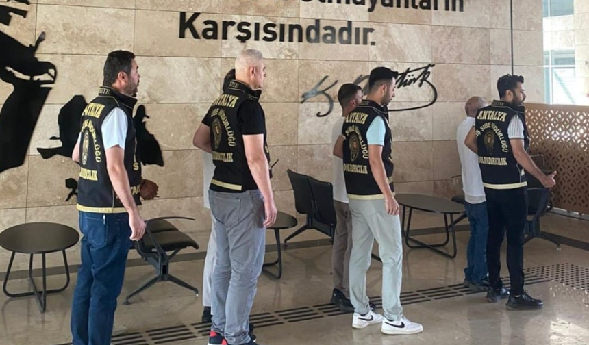 Antalya’da sahte belgeyle satışa 4 tutuklama