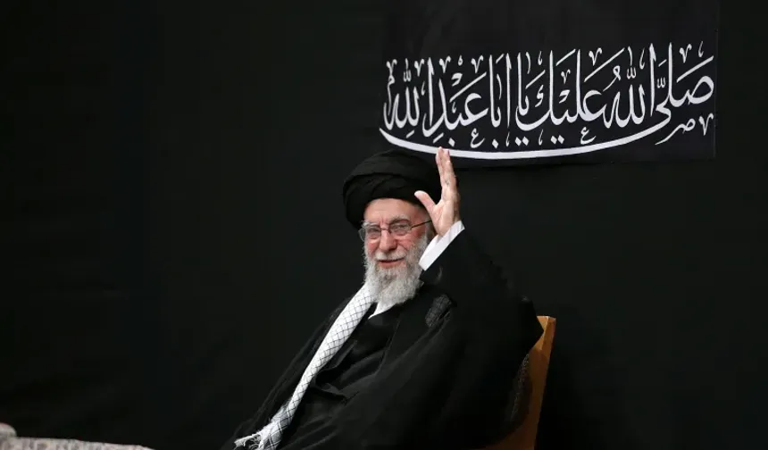 Hamaney Günler Sonra Halkın Karşısına Çıktı