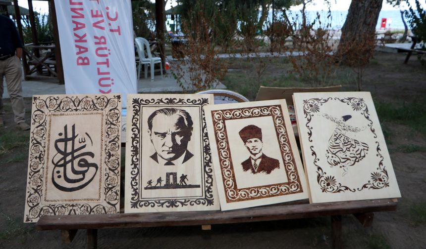 Kemer’de sanat çalıştayında keçeden Filistin bayrağı yapıldı