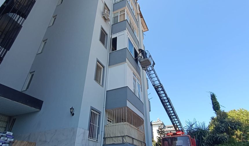 Alanya’da apartman dairesinde yangın paniği