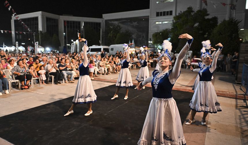Antalya’da Komşu Ülkeler Gecesi renkli geçti